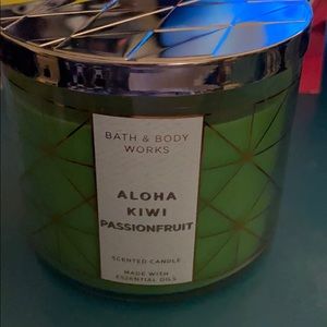 Bath & Body Works Aloha Kiwi Passionfruit Candle